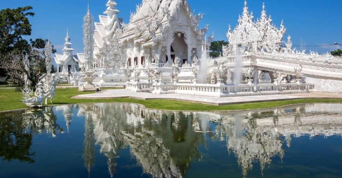 Chiang Mai: White and Blue Temples Day Trip to Chiang Rai