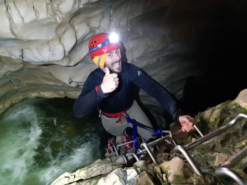 Christchurch: Cave Stream & Castle Hill Tour