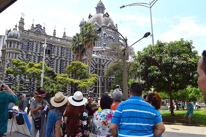 City Tour + Commune 13 Medellin - Tour Description and Inclusions