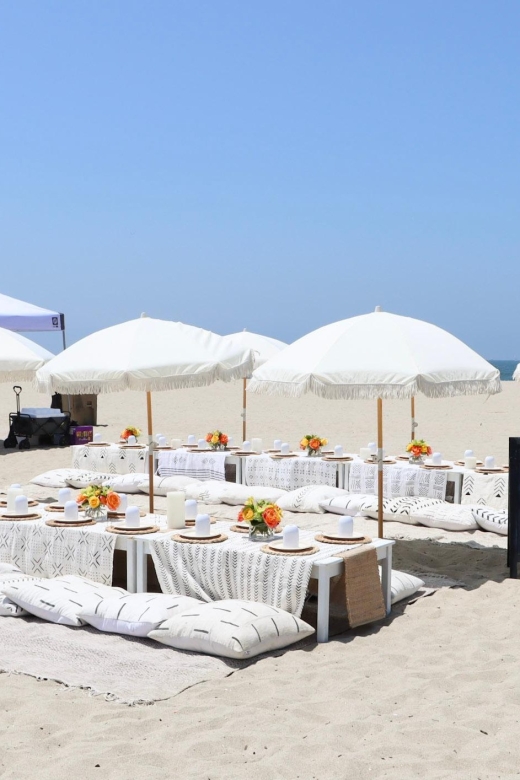 Classic Beach Picnic in Santa Monica (2-4 People)