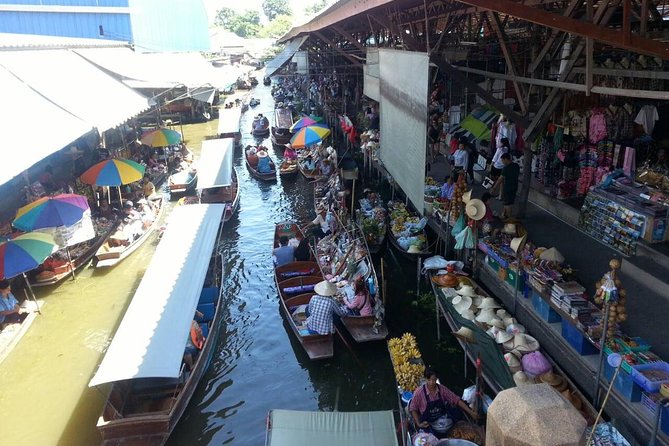 Damnoen Saduak Floating Market With Paddle Boat