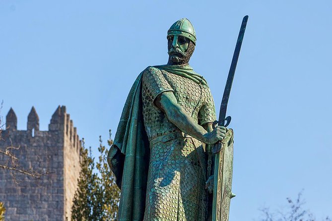 Day Trip to Braga and Guimarães From Porto - Touring Guimarães Castle