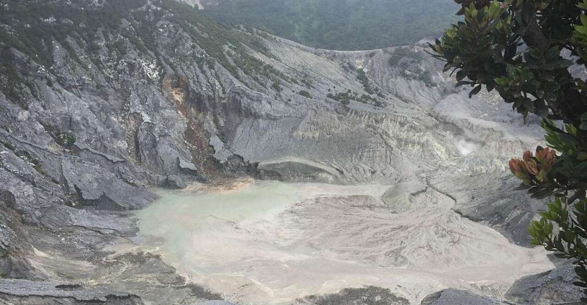 Daytrip to Volcano Mountain Tangkuban Perahu in Lembang With Tour Guide