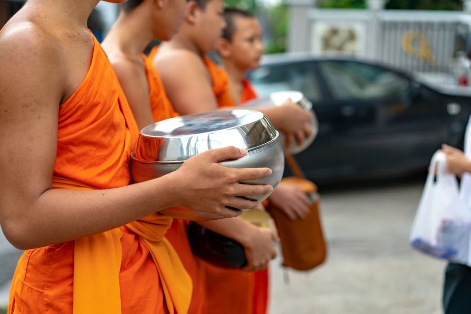 Discover Lanna Culture: Alms Offering to Monks at Doi Suthep