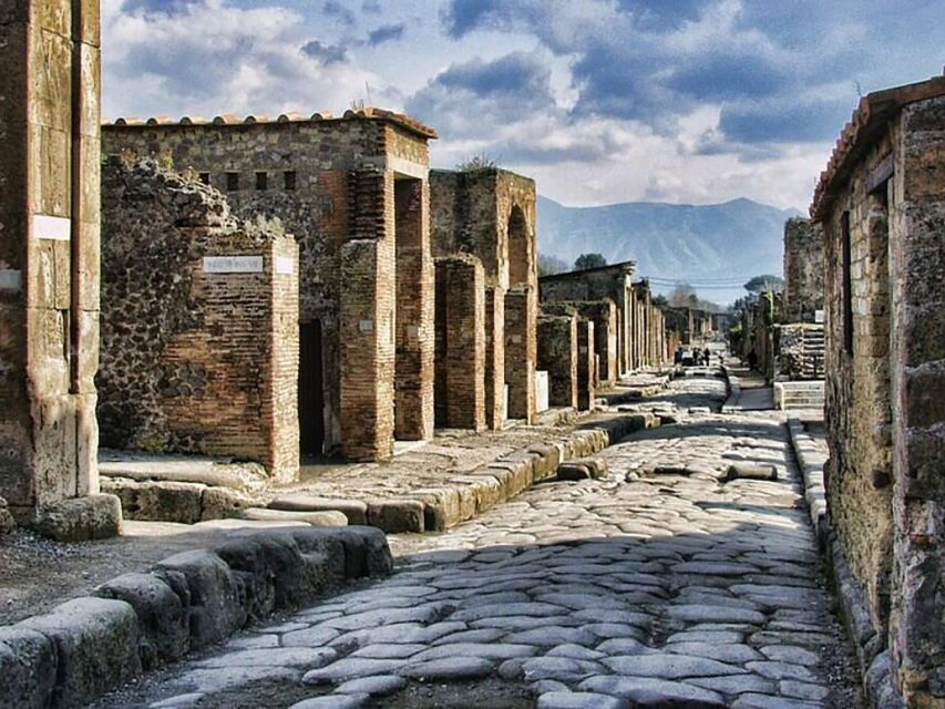 Discover Pompeii: Historic Journey!