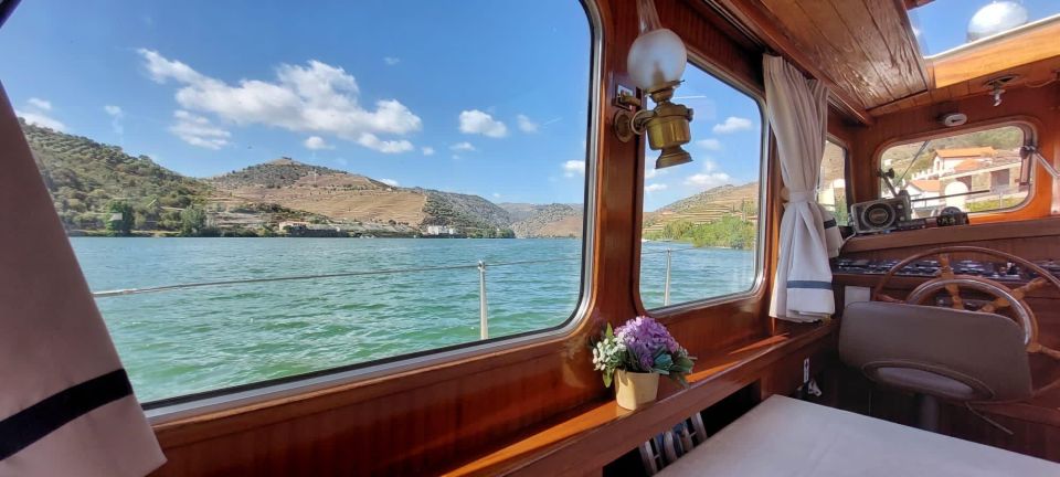 DOURO VALLEY: Wine Boat Experience Marias