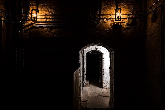 Edinburgh: Witches Old Town Walking Tour & Underground Vault