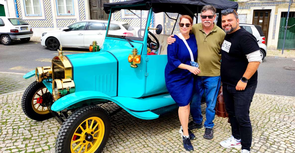 Excursion in the City of Lisbon in a Panoramic Classic Tuktuk
