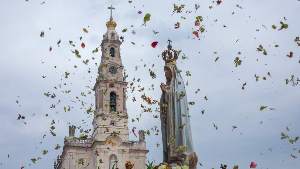 Fatima, Obidos and Nazare Full Day Private Tour