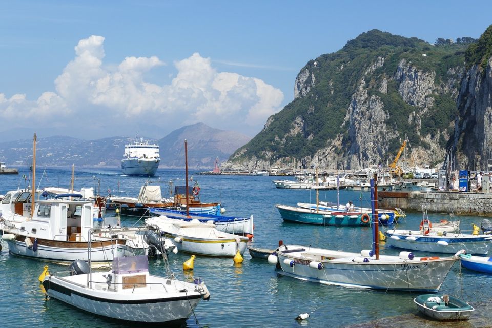 From Amalfi: Li Galli and Capri Islands Boat Tour