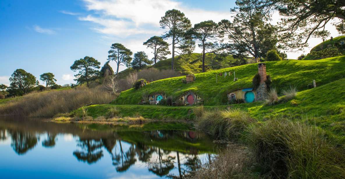 From Auckland: Hobbiton & Waitomo Caves Day Trip With Lunch