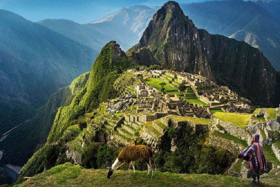 From Lima: Ica, City Tour Cusco, Machu Picchu for 5D || Hotel