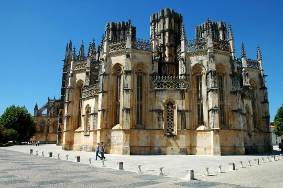 From Lisbon: Fátima/Batalha and Mafra Convent/Óbidos Tour