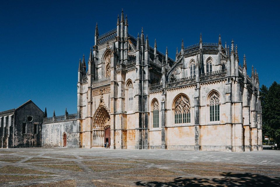 From Lisbon: Fatima, Nazare, Batalha and Obidos Tour