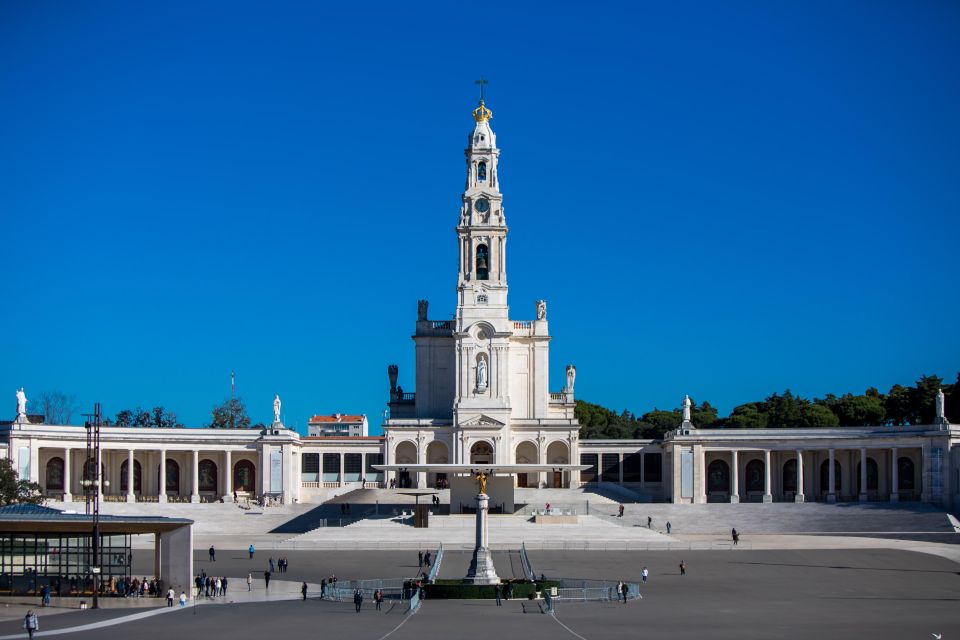 From Lisbon: Fátima, Nazaré & Sintra – 3 Cities Guided Tour