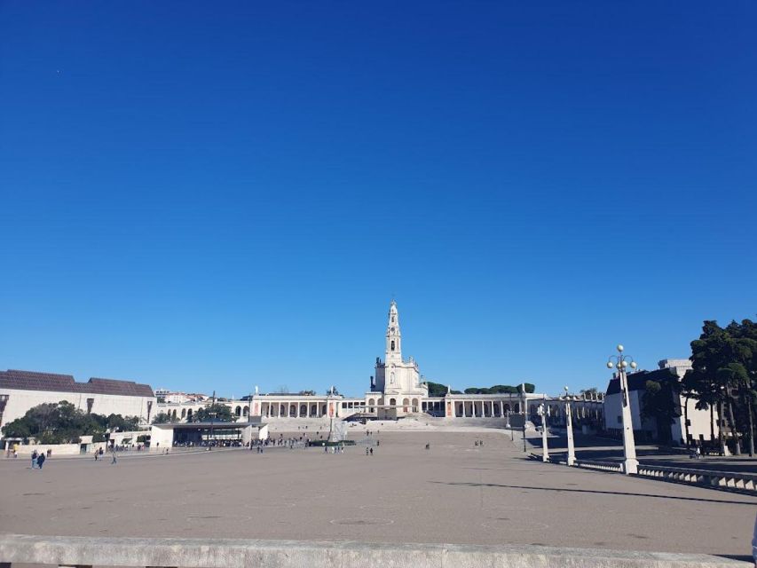 From Lisbon: Tour to Fátima, Batalha and Nazaré