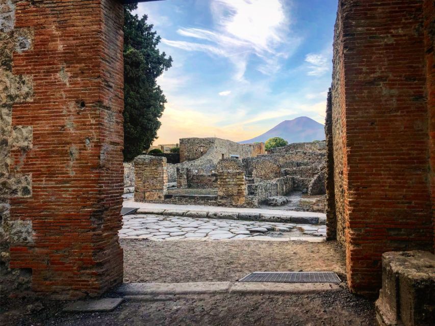 From Positano: Pompeii Guided Tour With Skip the Line