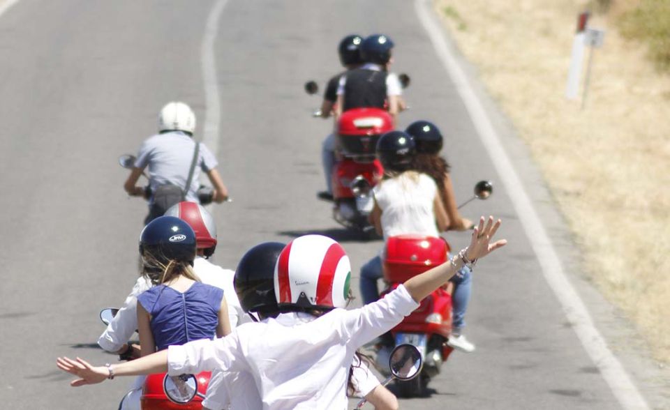 From San Gimignano: Vespa Tour in Chianti