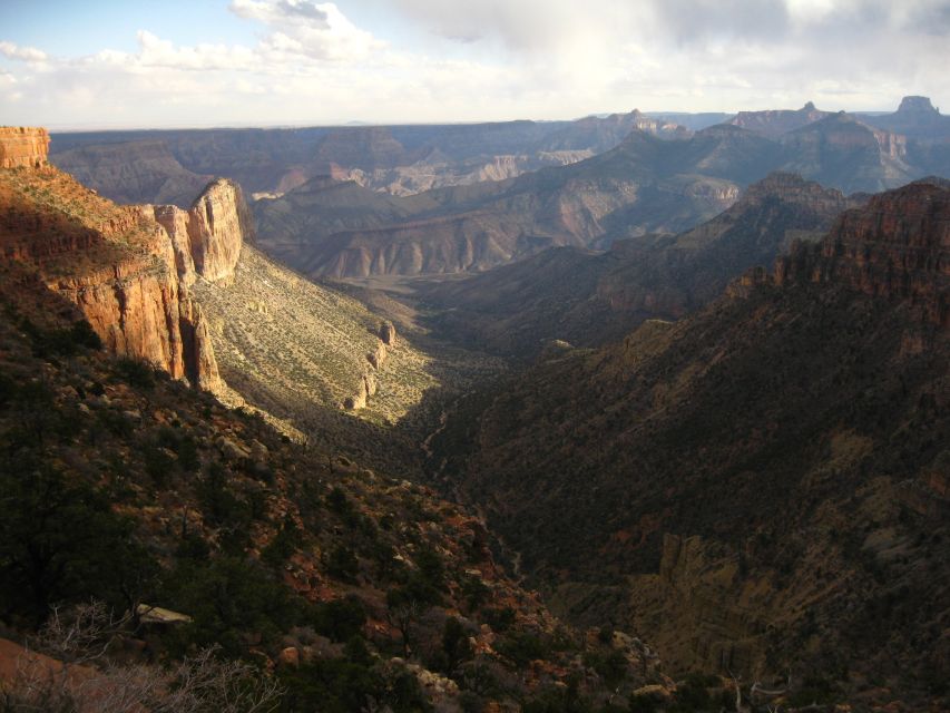 From Sedona or Flagstaff: Ruins & Volcanoes Small-Group Tour