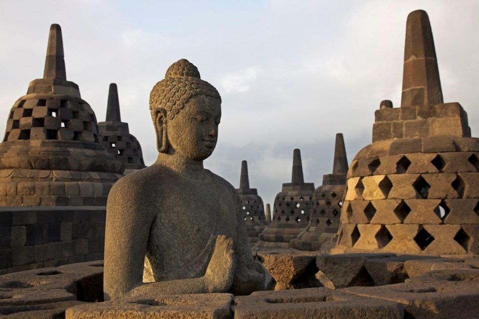 From Semarang Port: Borobudur Temple Guided Tour