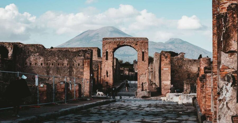 From Sorrento: Day Trip to Pompeii & Herculaneum With Lunch