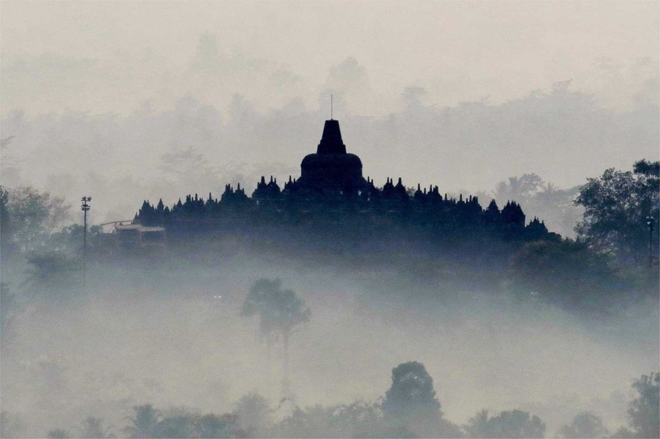 From Yogyakarta: Borobudur Sunrise Half Day Tour With Pickup