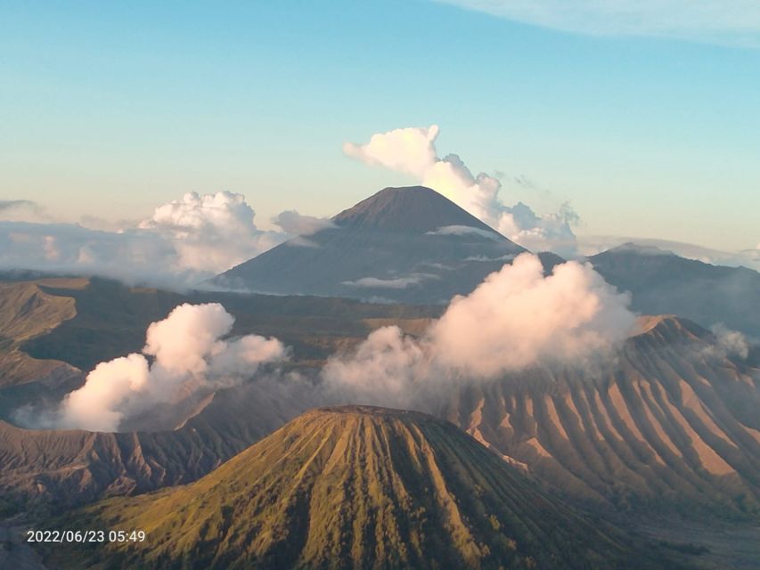 From Yogyakarta: Borobudur, Waterfall, Bromo and Ijen Tour