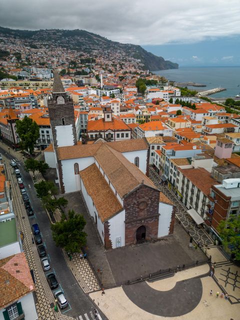 Funchal City Tour (1h30) - Tour Details