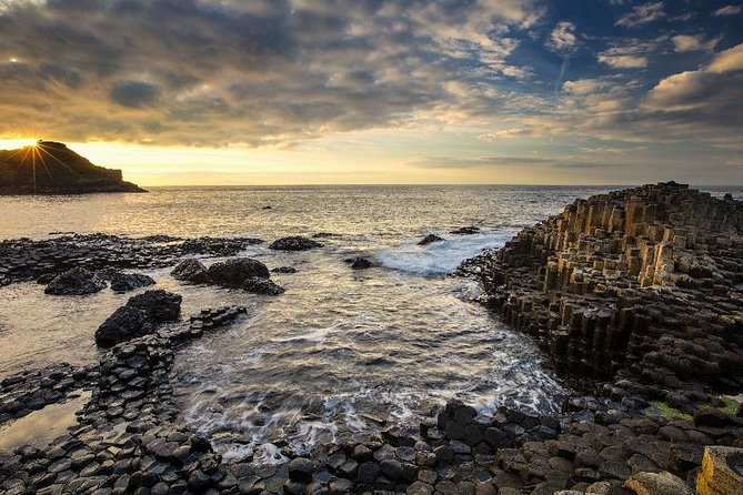 Giant Causeway, Dark Hedges & Whiskey Distillery Tour From Dublin