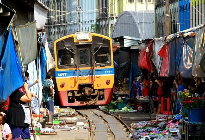 Half-Day Railway Market and Floating Market Tour in Thailand