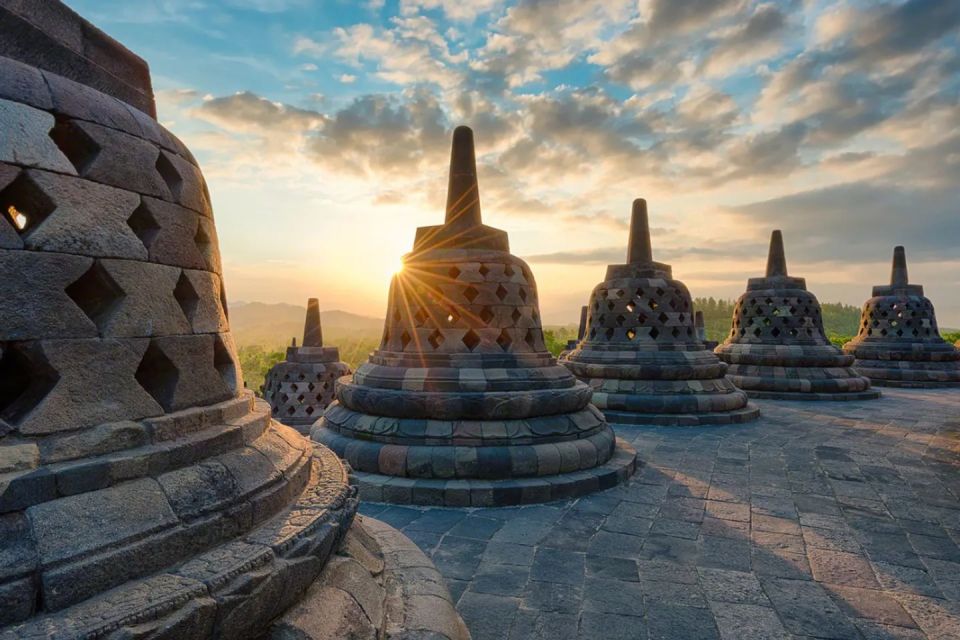 Half-Day Tour Borobudur From Yogyakarta With Ticket & Guide