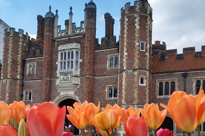 Hampton Court Palace Extended Tour With Accredited Expert Guide