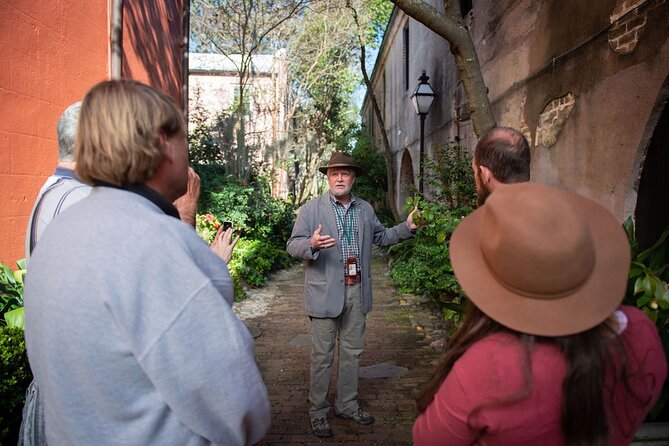 Hidden Alleyways and Historic Sites Small-Group Walking Tour