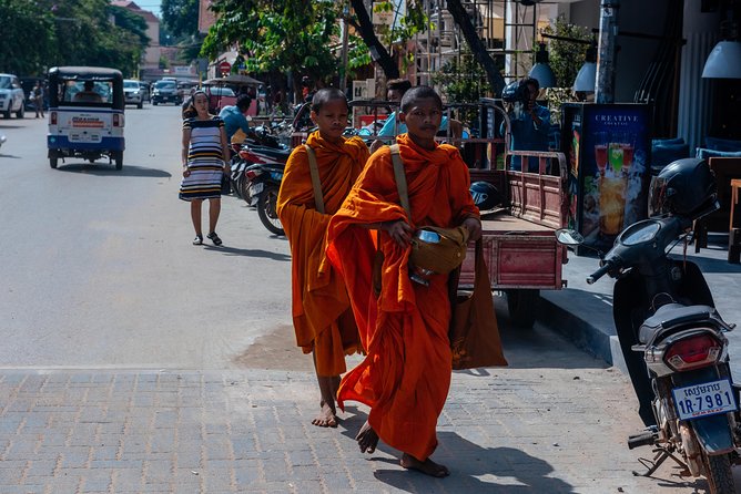 Highlights & Hidden Gems With Locals: Best of Siem Reap Private Tour