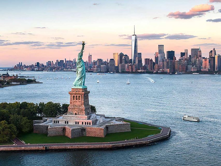 Iconic NYC: 9/11, Wall St, Liberty - Explore St. Pauls Chapel