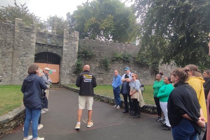 In Our Shoes Dublin Walking Tour - Meeting Point