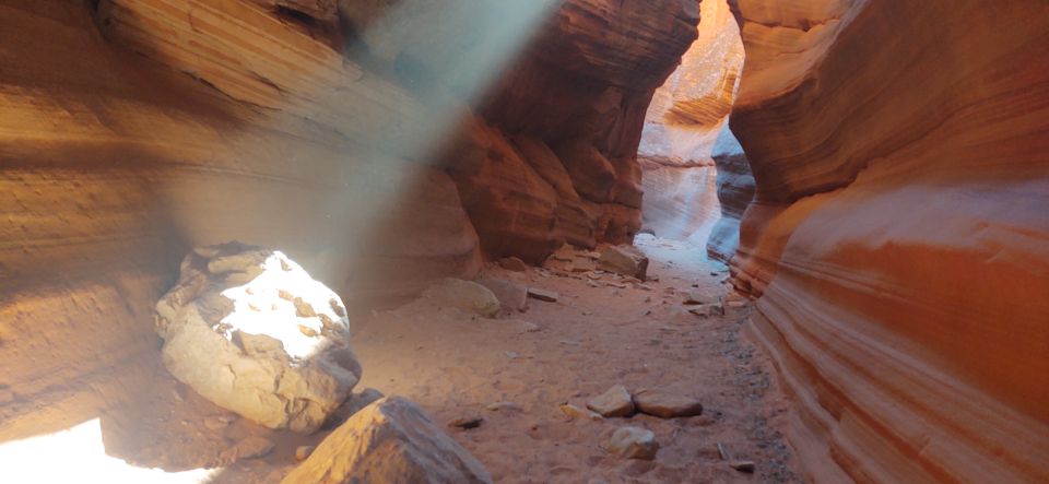 Kanab: Peek-a-Boo Slot Canyon Value Tour