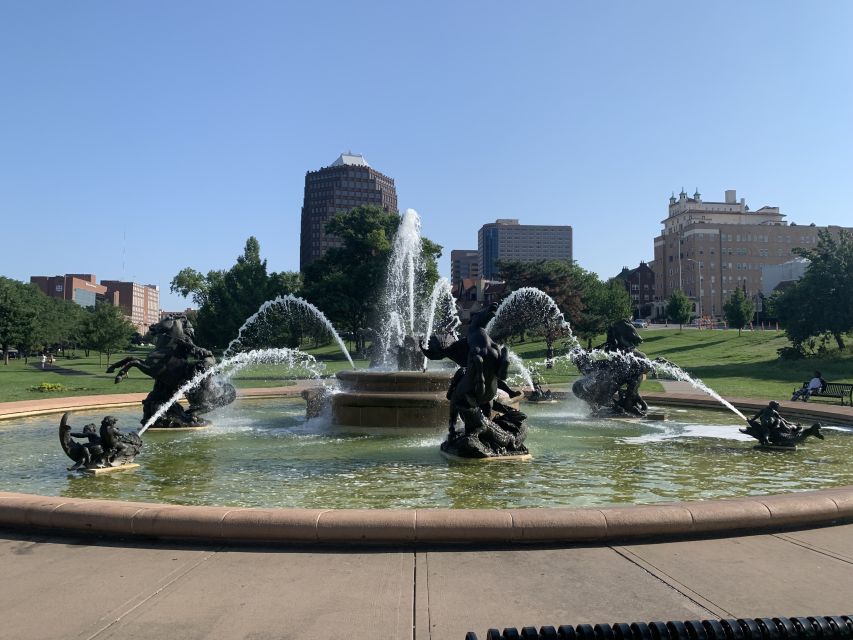 Kansas City: Scavenger Hunt and Interactive Tour