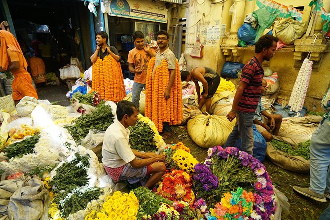 Kolkata Full Day Sightseeing Including Mother House, Kumortuli and Flower Market