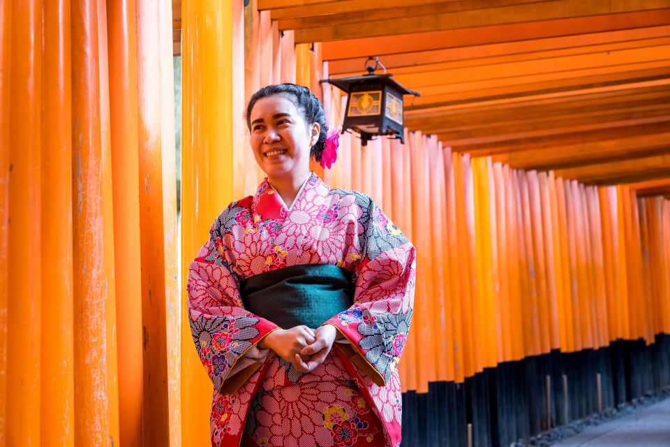 Kyoto: Fushimi Inari Shrine Private Photoshoot