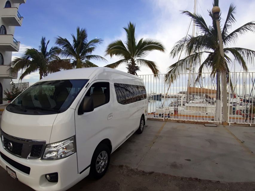 La Paz Airport: Private Roundtrip Transfer to La Ventan