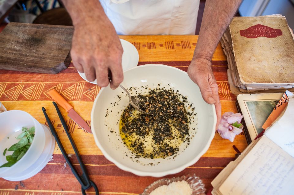 La Spezia: Private Market Tour & Cooking Class in Local Home