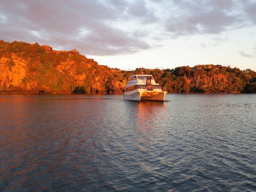 Lake Taupo: 1.5-Hour Maori Rock Carvings 5:00 PM Cruise