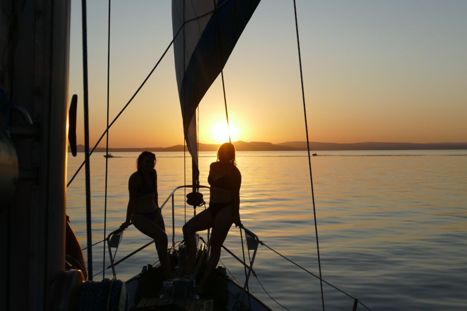 Lake Taupo: Sailing Trip to the Maori Rock Carvings