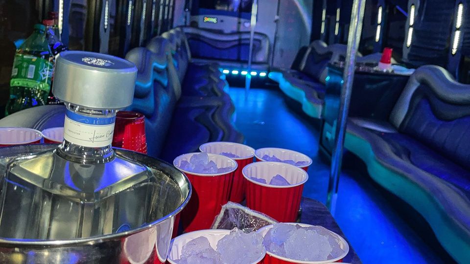 Las Vegas: Fremont Street Party Bus and Bar Crawl