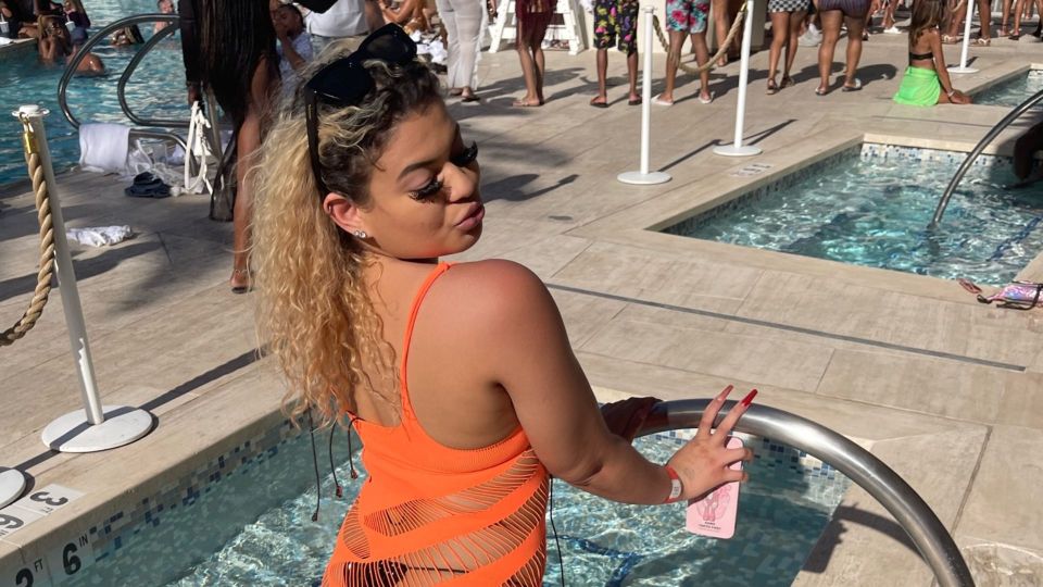 Las Vegas: Hip Hop Pool Crawl With Party Bus Experience - Overview of the Experience