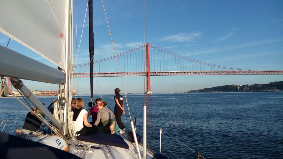 Lisbon: 2-Hour Sailing Yacht Cruise & Guided Tour W/2 Drinks