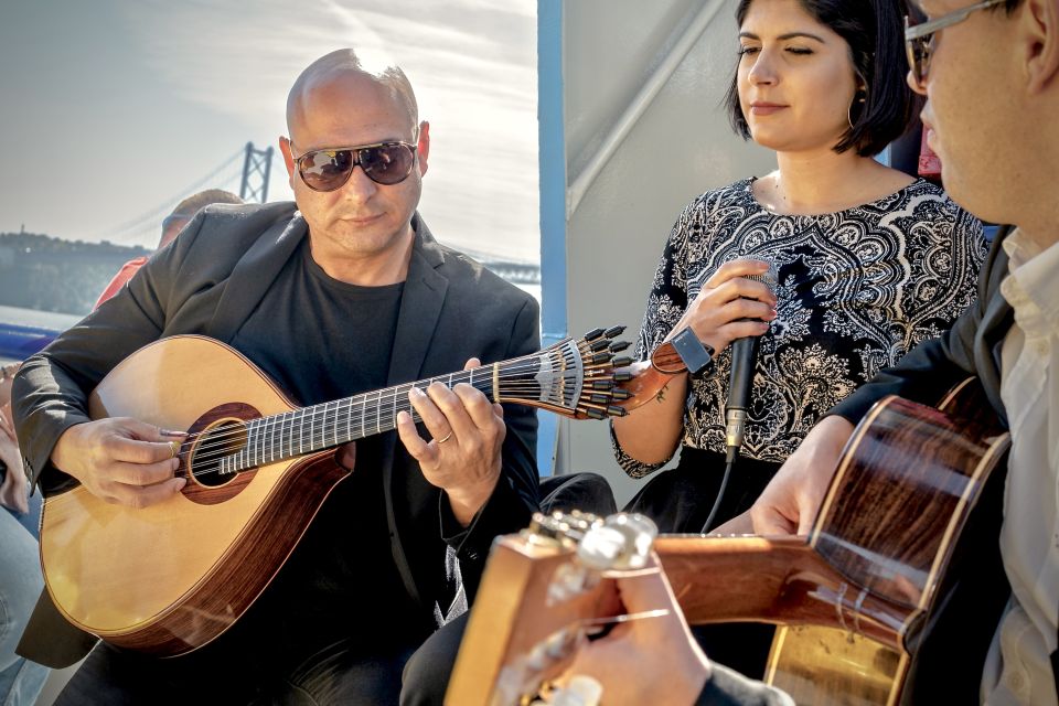 Lisbon: Boat Cruise With Live Fado Performance and a Drink