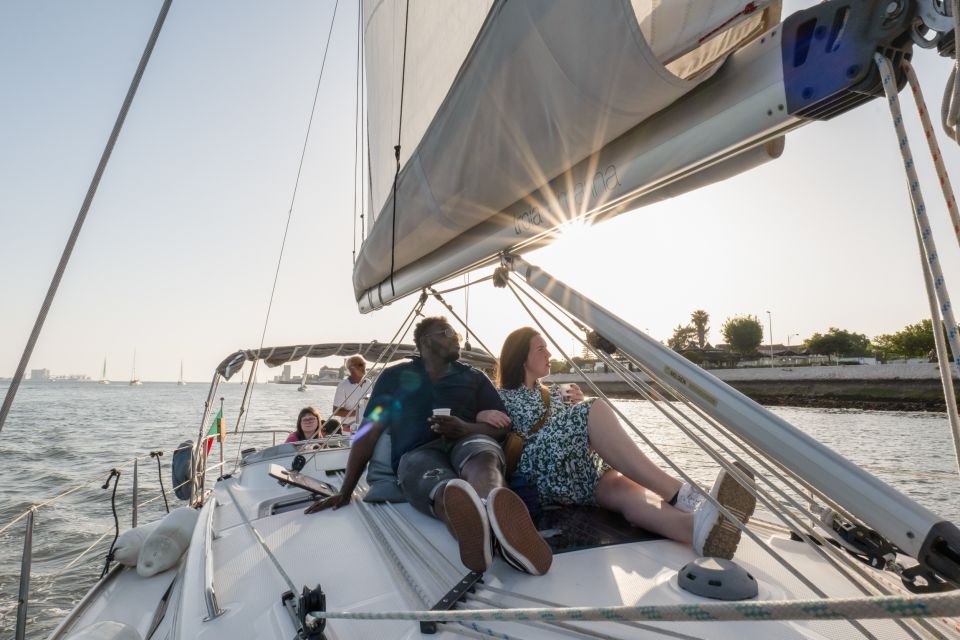 Lisbon: Daytime/Sunset/Night City Sailboat Tour With Drinks