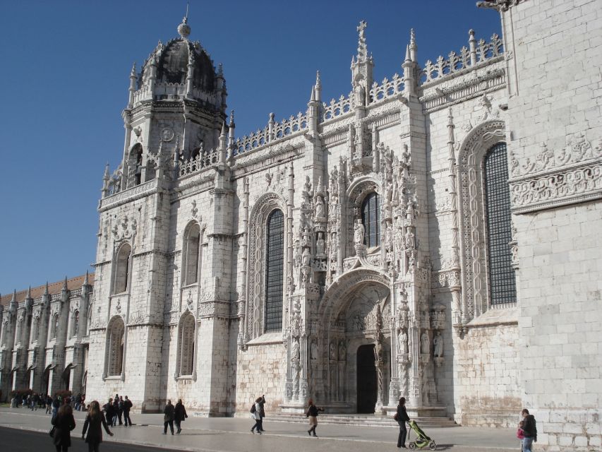 Lisbon: Full-Day Private and Guided City Tour